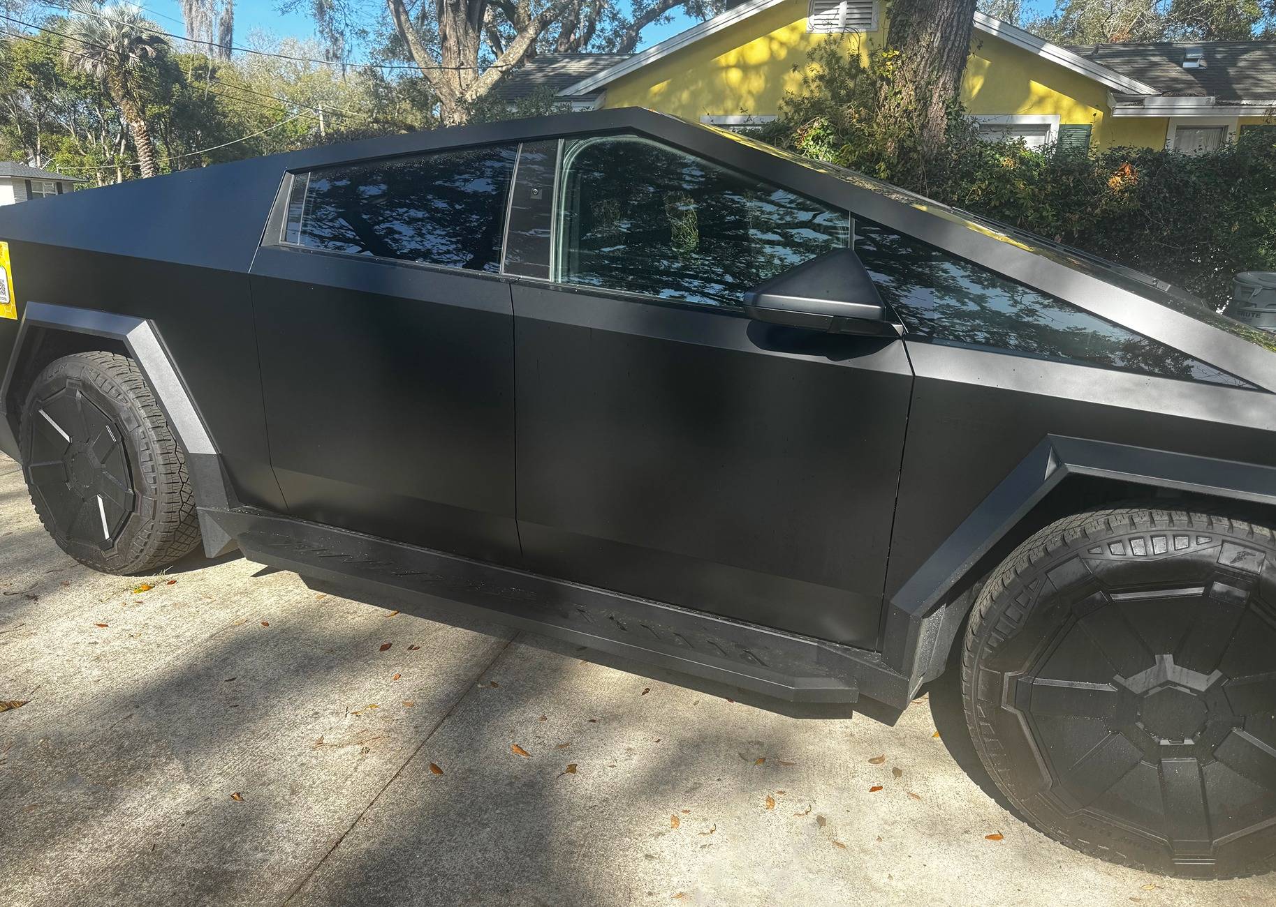 Tesla Cybertruck 𝐌𝐔𝐒𝐓 𝐇𝐀𝐕𝐄 𝐂𝐲𝐛𝐞𝐫𝐭𝐫𝐮𝐜𝐤 𝐑𝐮𝐧𝐧𝐢𝐧𝐠 𝐁𝐨𝐚𝐫𝐝𝐬!-𝐓𝐥𝐲𝐚𝐫𝐝 踏板