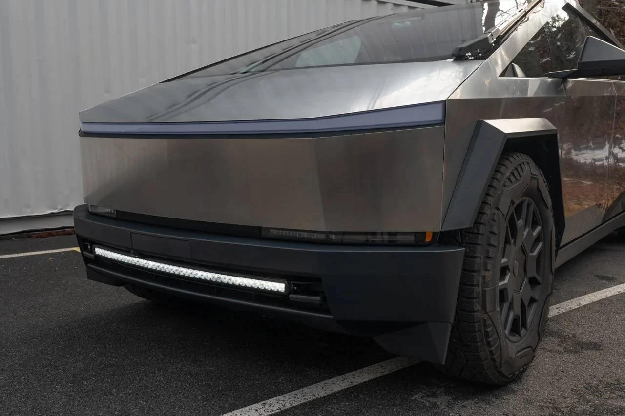 Tesla Roadster 2nd gen NEW Bumper Insert LED Lightbar - 40" Curved Light Bar / 48v (no converter!) / Retain Tow Hook Functionality - T Sportline 01_CYB_-_40__Lightbar_Install_-_Web-5_4000x.progressiv