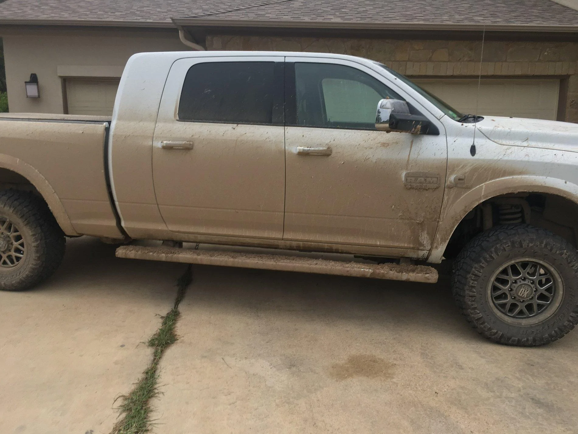 Tesla Cybertruck Mud removal advantage 01c86fd3ce05556403bb12af184a410689d069d651