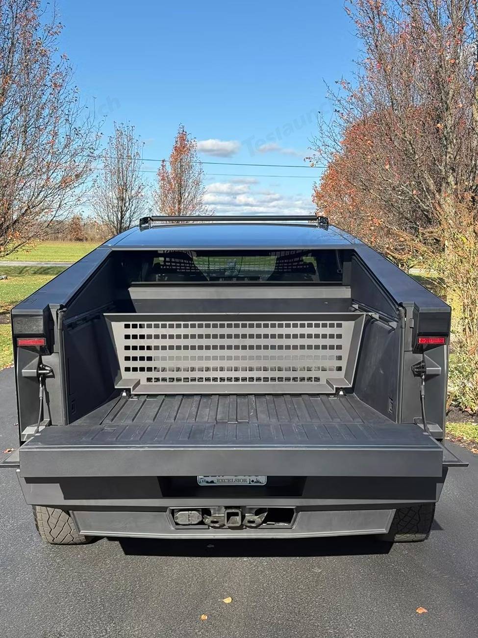 Tesla Cybertruck Teslaunch Adjustable Vault Cargo Divider Review 03