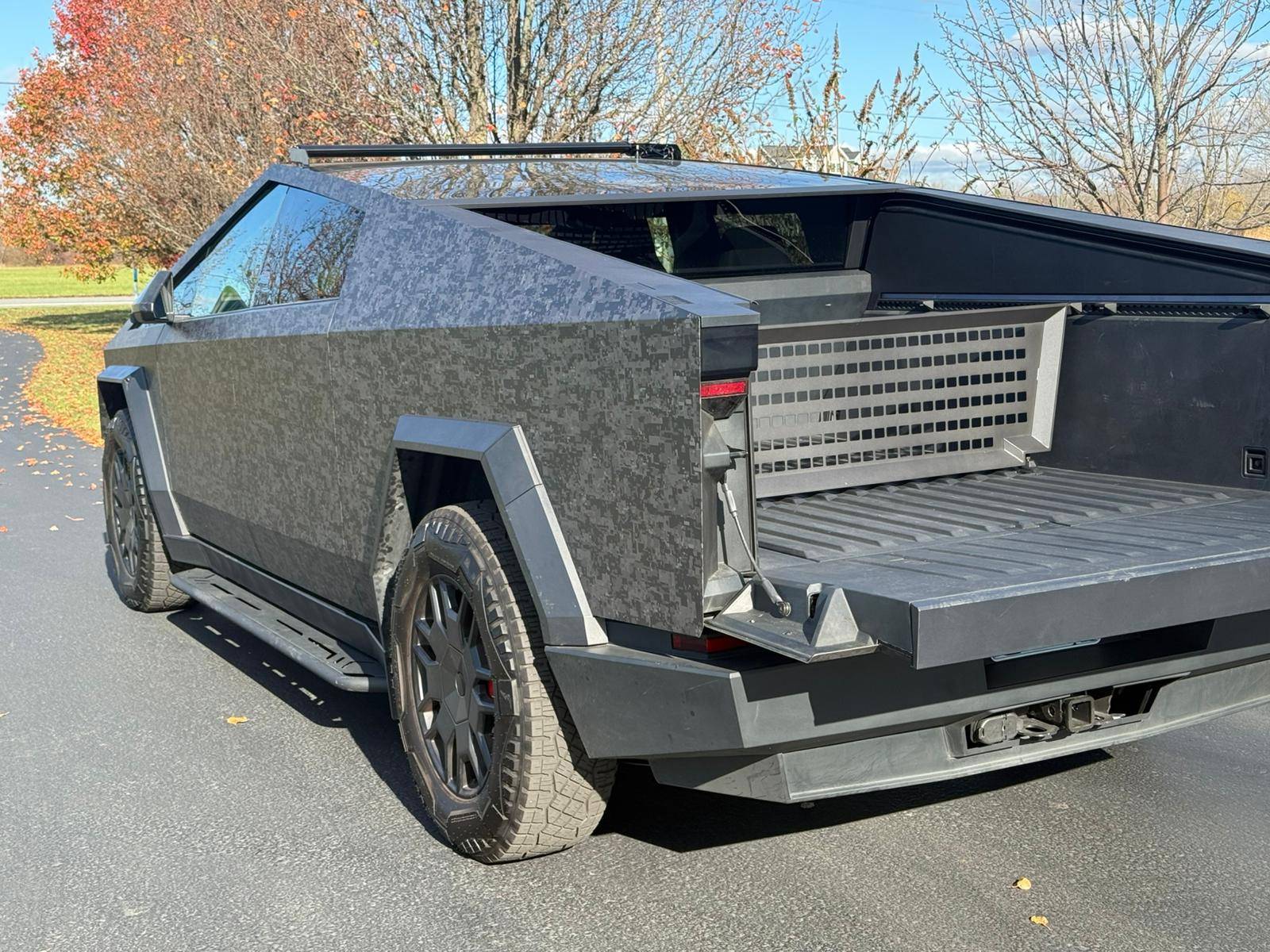 Tesla Cybertruck Teslaunch Adjustable Vault Cargo Divider Review 04