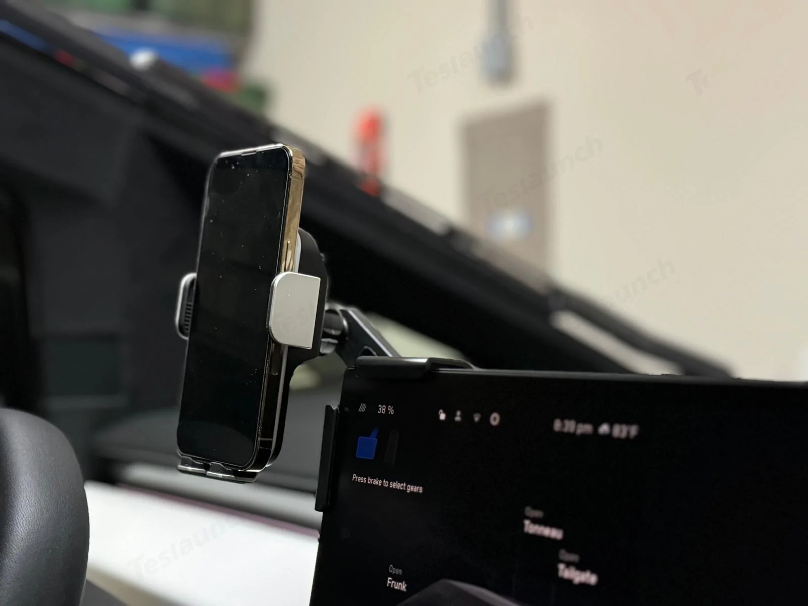 Tesla Cybertruck 🚀 Cybertruck Magnetic Phone Holders Owners' Review:  – What Works Best? 🚀 07