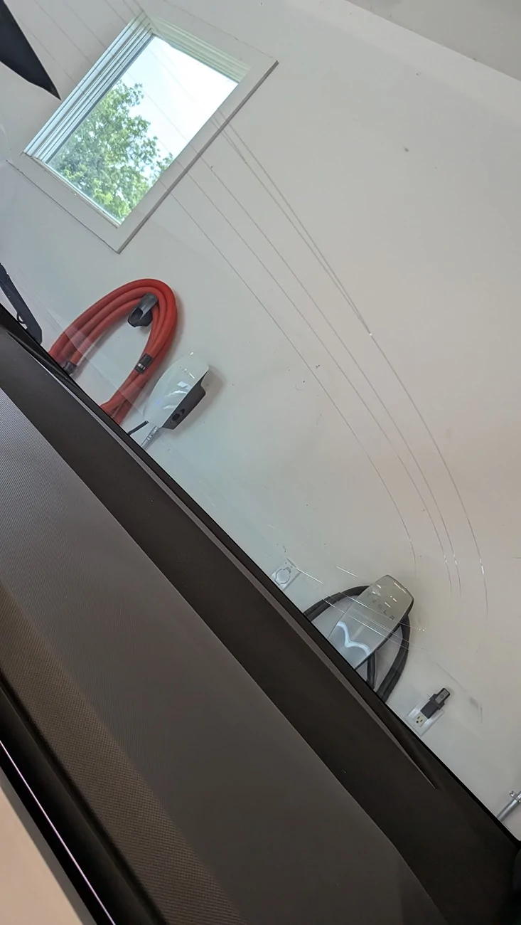 Tesla Roadster 2nd gen Circular Windshield Cracks?? 1000001736