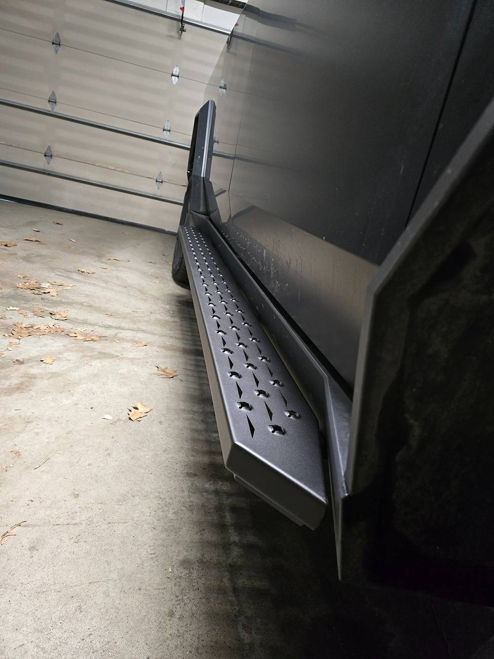 Tesla Roadster 2nd gen Non-Sponsored Running Board Reviews? 1000008880
