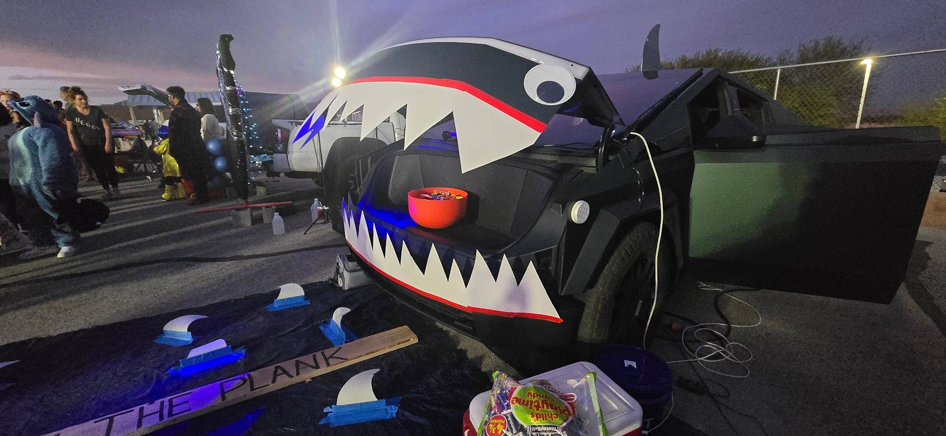 Tesla Cybertruck 🎃 Halloween Cybertrucks! 👻 1000011628