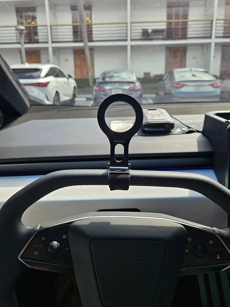 Tesla Roadster 2nd gen The best phone holder position for FSD -- steering wheel 1000047219