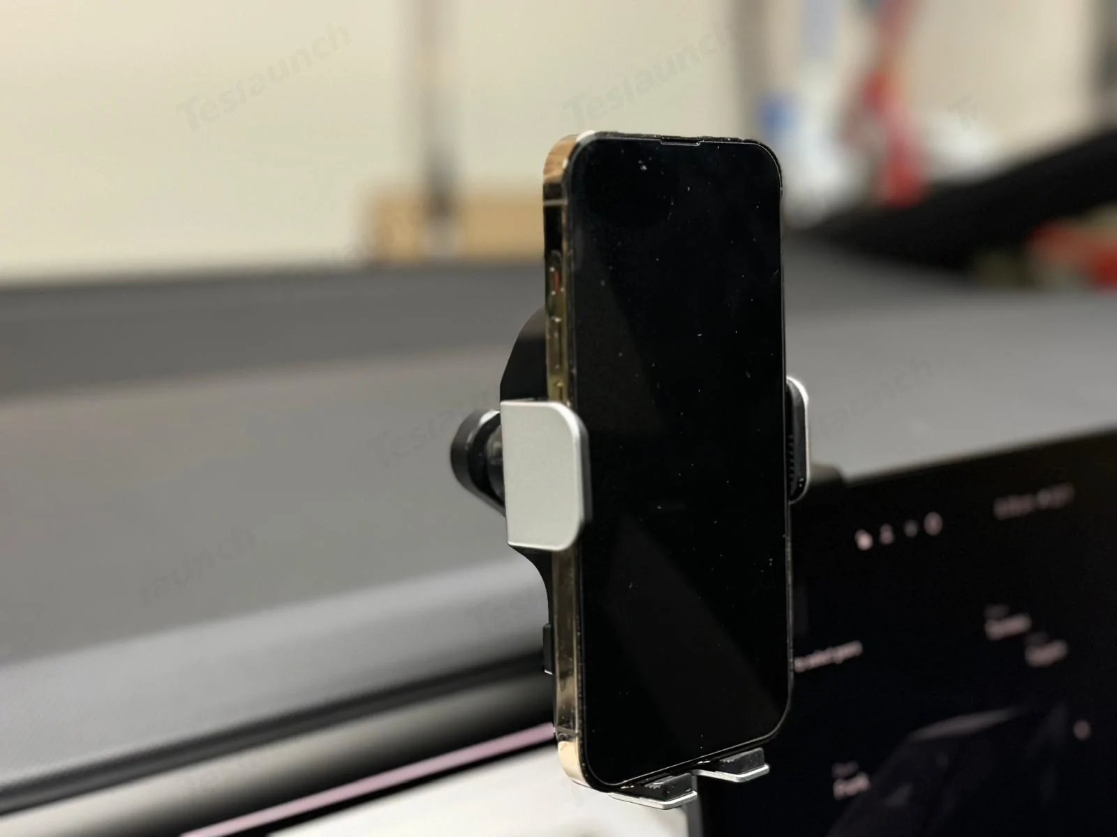 Tesla Cybertruck 🚀 Cybertruck Magnetic Phone Holders Owners' Review:  – What Works Best? 🚀 13
