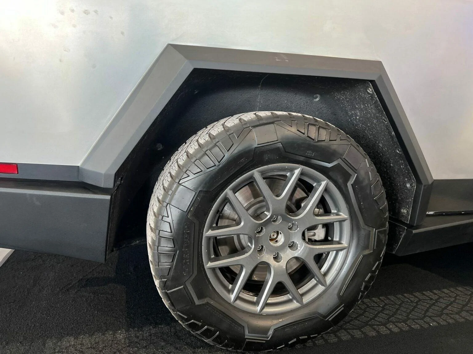 Tesla Roadster 2nd gen Comment on wheel size - 35" / 37" ? 1678678976648