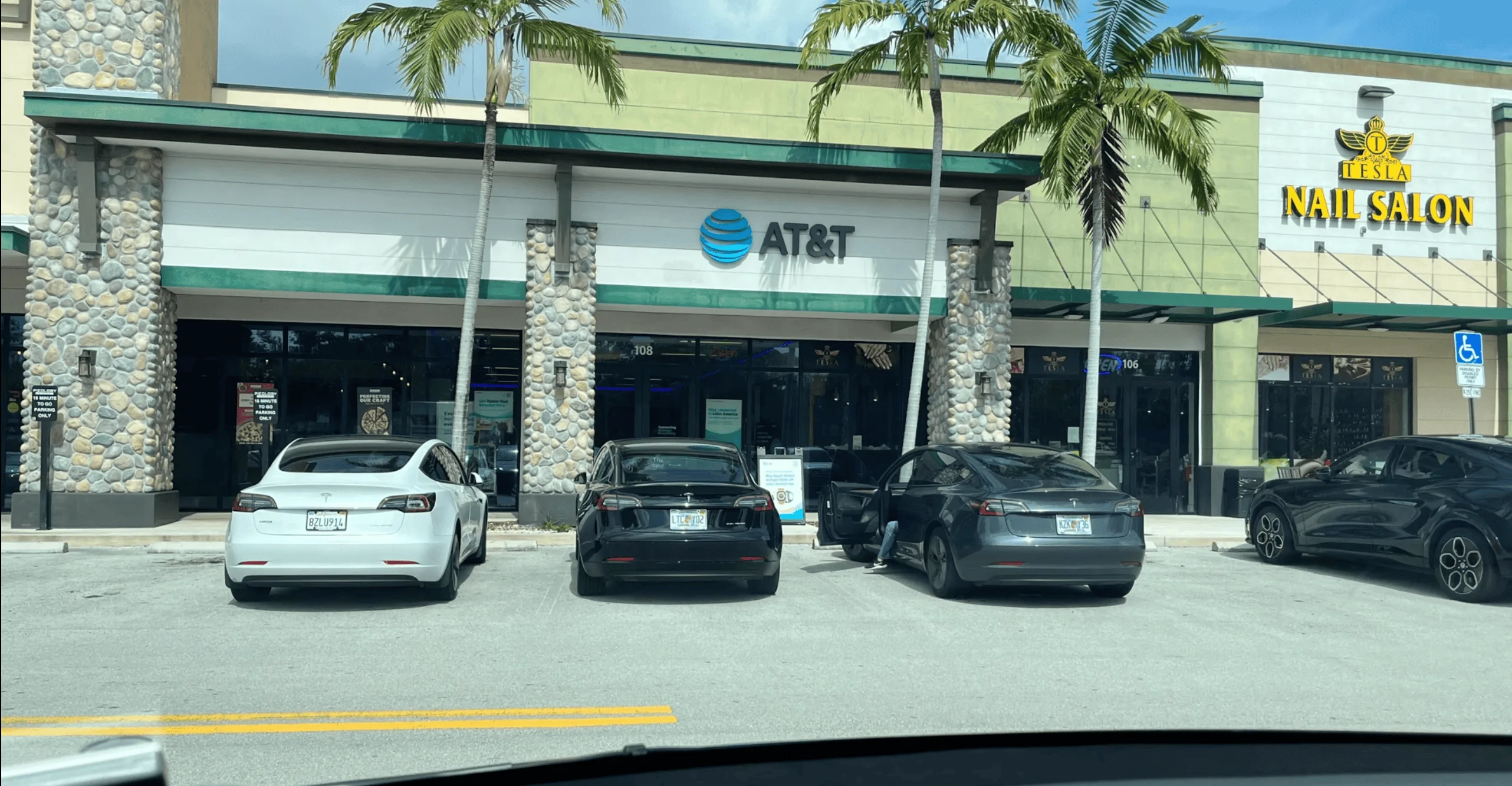 Tesla Roadster 2nd gen Tesla Nail Salon? 1687912900893