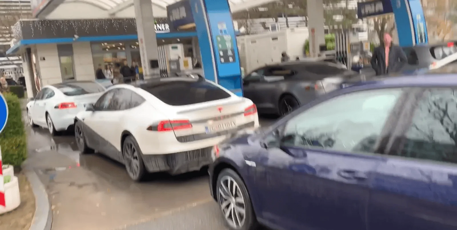 Tesla Roadster 2nd gen ICE-ing Superchargers 1689103341650