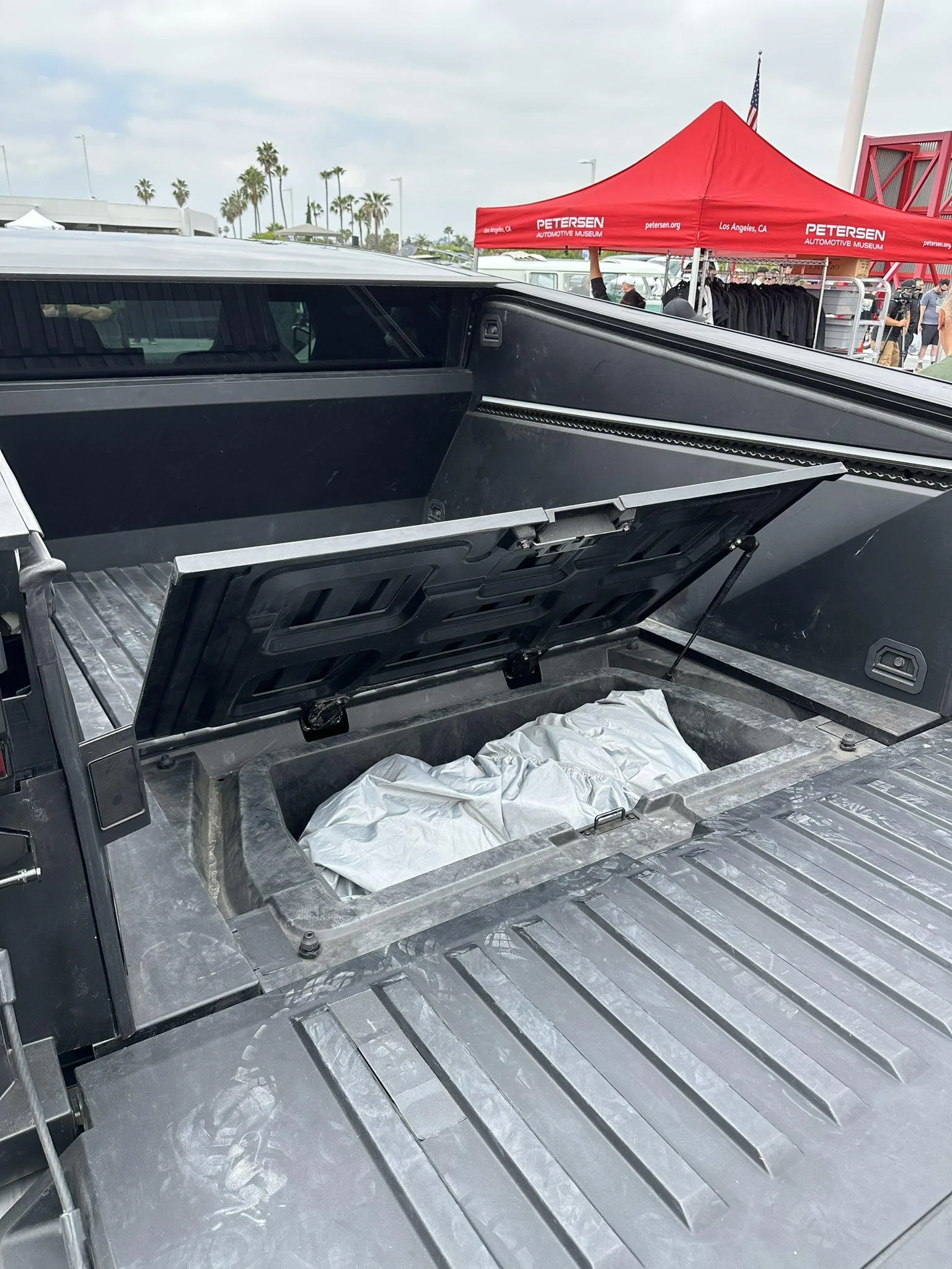 Tesla Roadster 2nd gen Spare tire questions 1703479354382