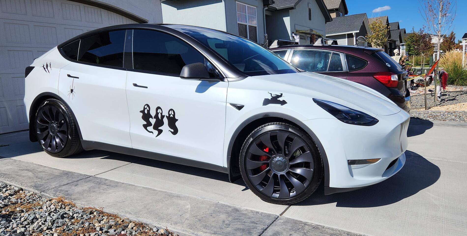 Tesla Cybertruck 🎃 Halloween Cybertrucks! 👻 1726762130678-3e