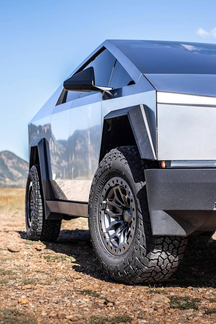 Tesla Cybertruck Martian Wheels 18" Cyber Rover beadlock wheels on Cybertruck 1728491590093-cb