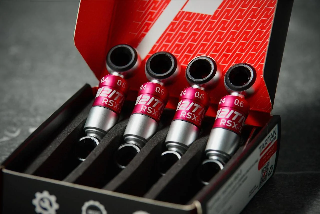 Tesla Roadster 2nd gen Lowering Kit that'll let me drive in Entry Height? 1729103767910-86
