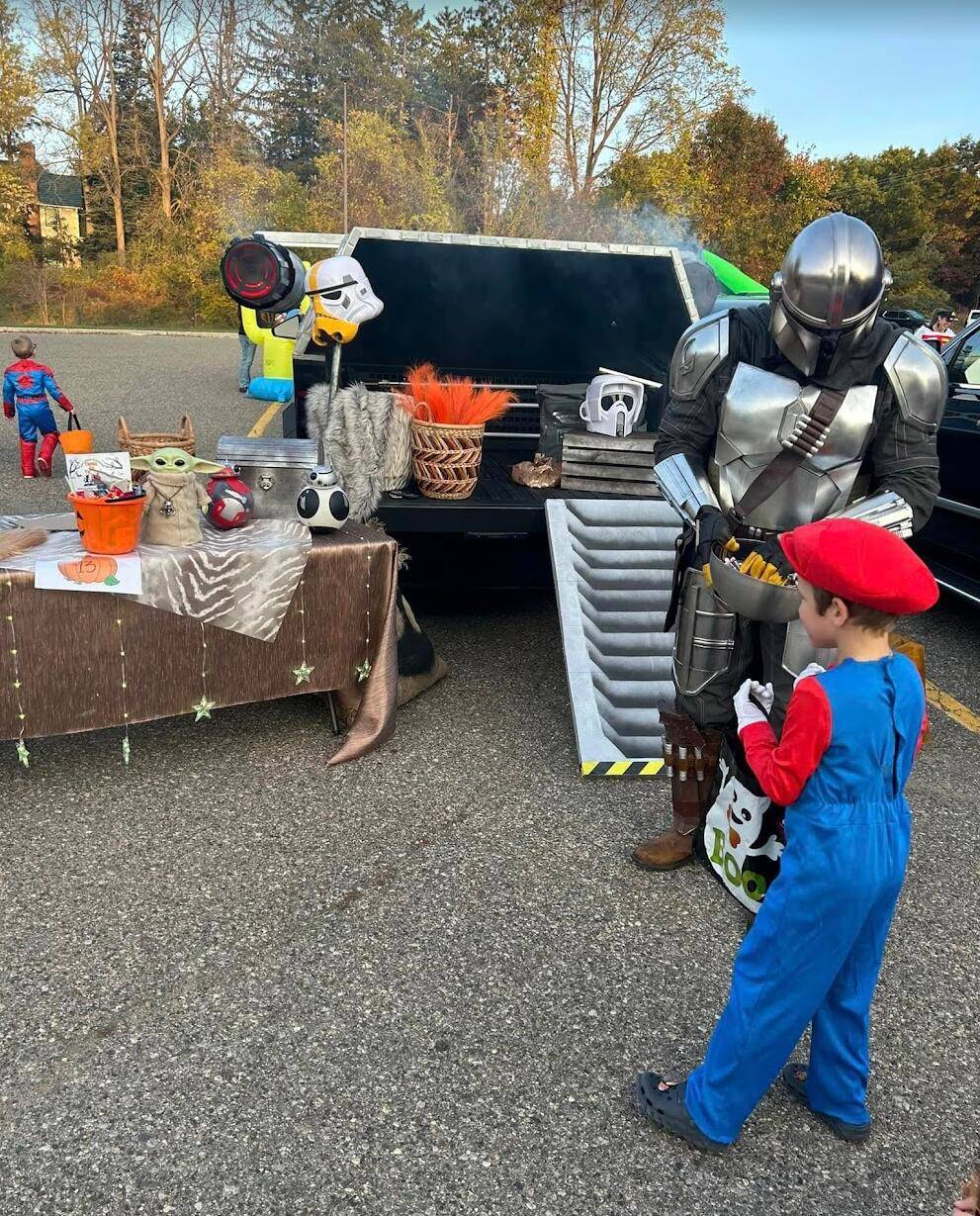 Tesla Cybertruck 🎃 Halloween Cybertrucks! 👻 1729277835559-jv