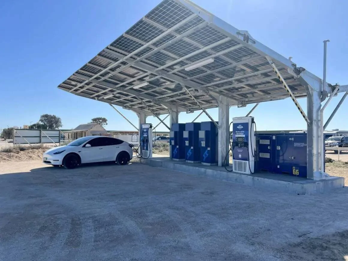 Tesla Cybertruck 900 Mile Road Trip Efficiency Test w/ Modded Cybertruck 1736698429570-e6