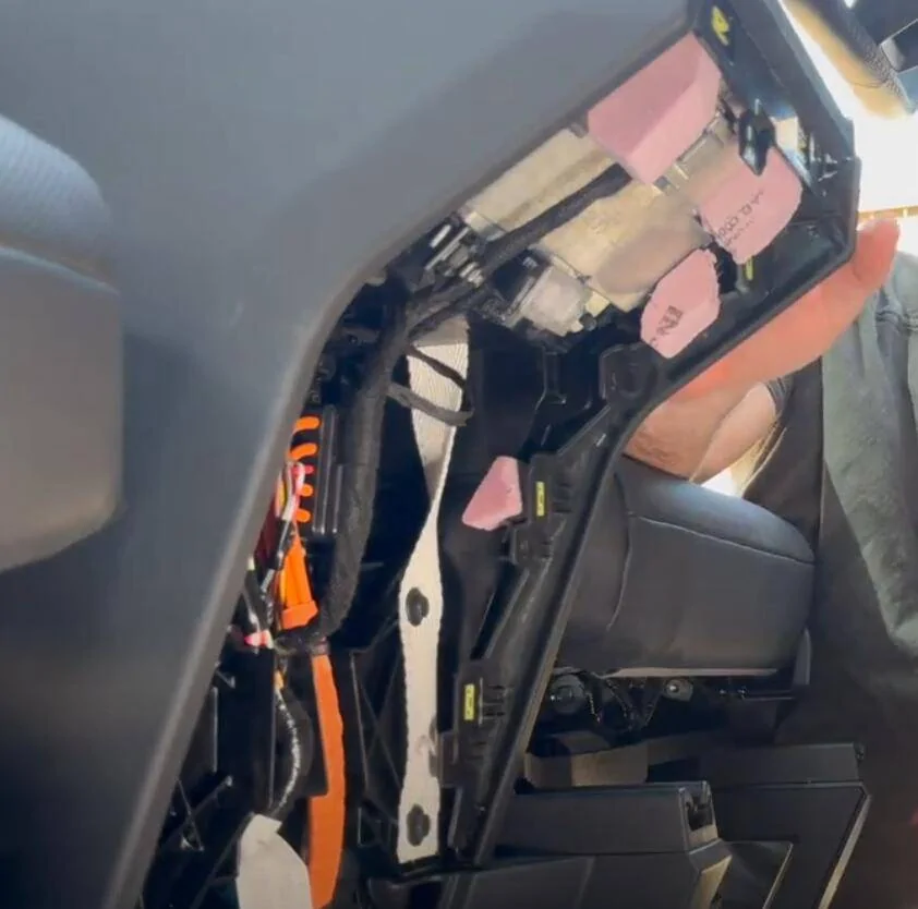 Tesla Roadster 2nd gen interior : below cup holder question 1746975630963-16