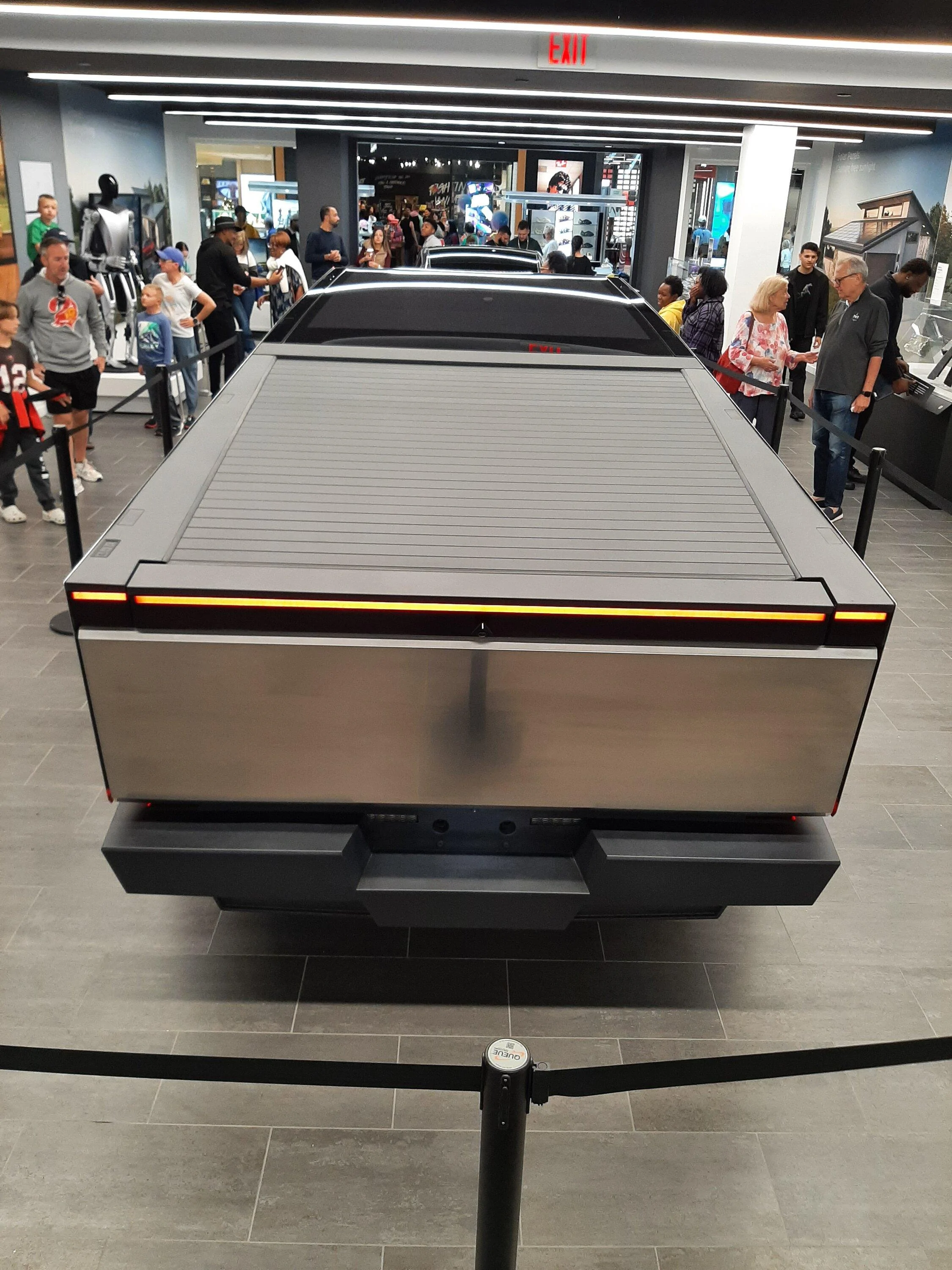 Tesla Cybertruck CT & Bot visit Tampa 20231124_125059