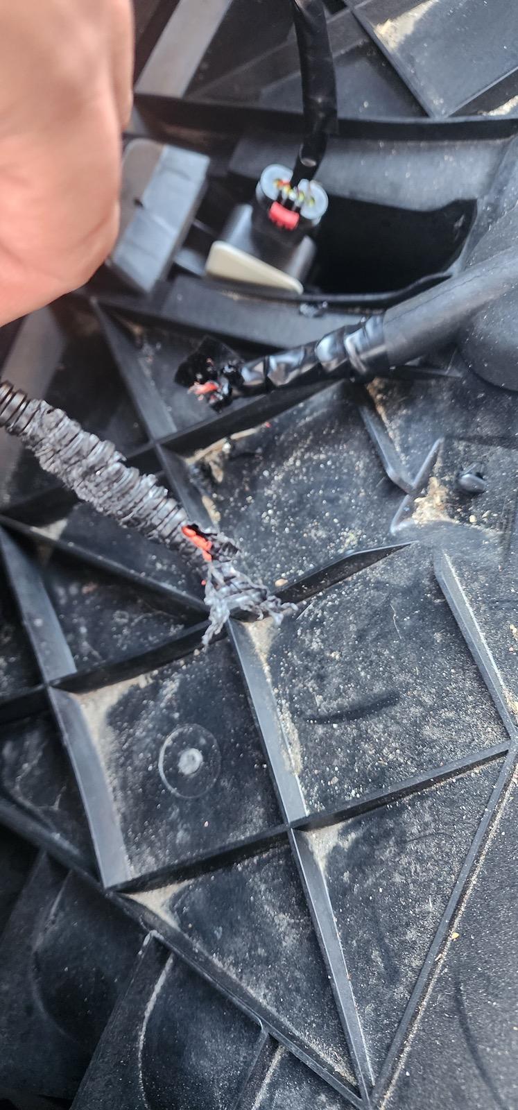 Tesla Roadster 2nd gen Safety Restraint System Issue - Service required 20231208_080316_Original