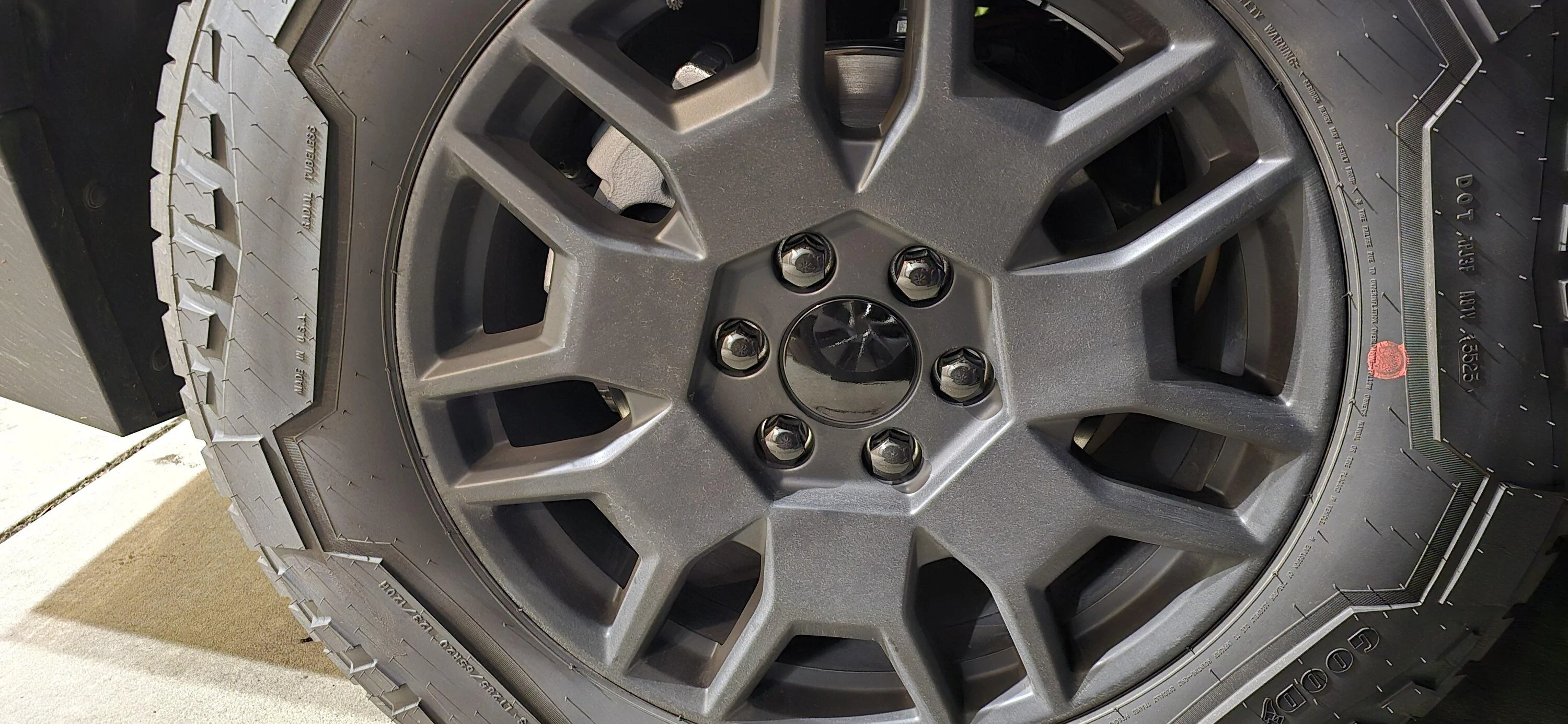 Tesla Roadster 2nd gen Center caps from Amazon fit well 20240215_195506