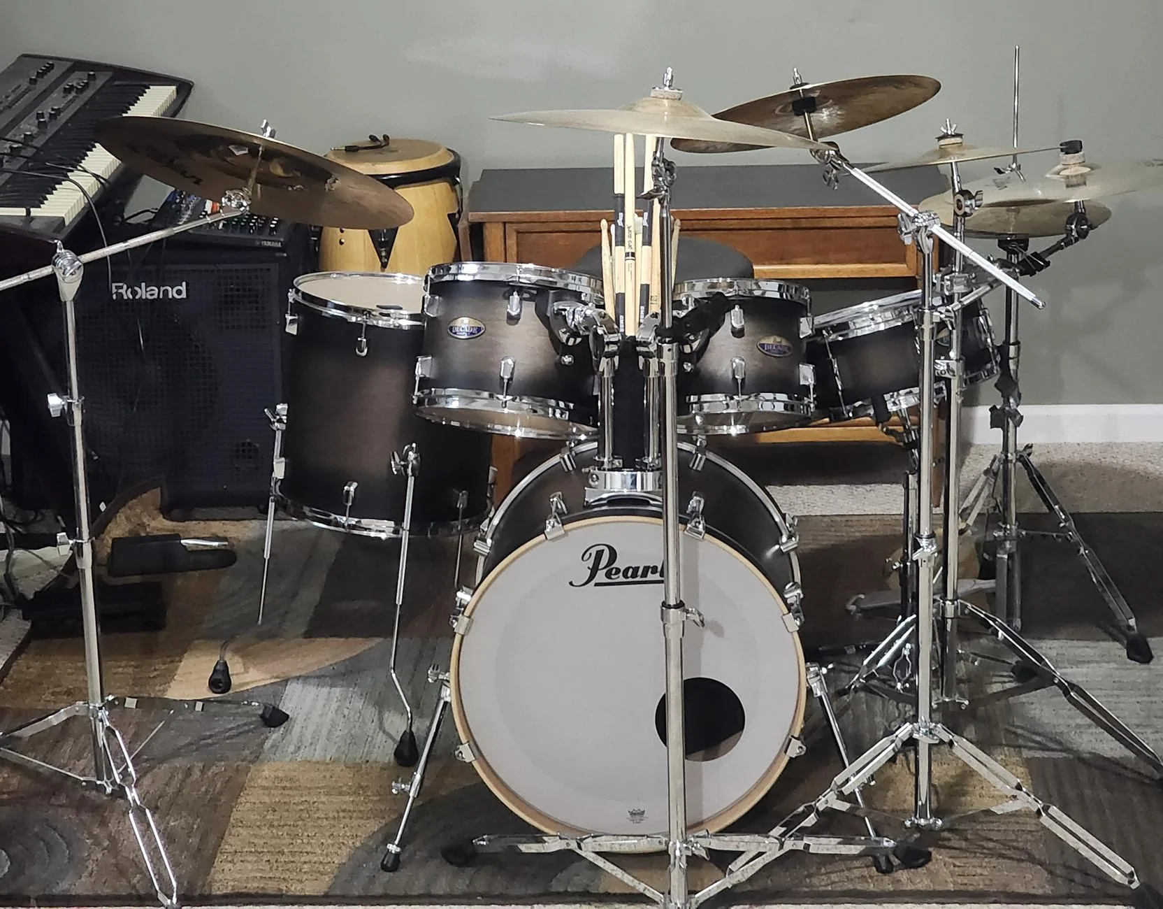 Tesla Cybertruck Drummers chat lounge 20240607_153906