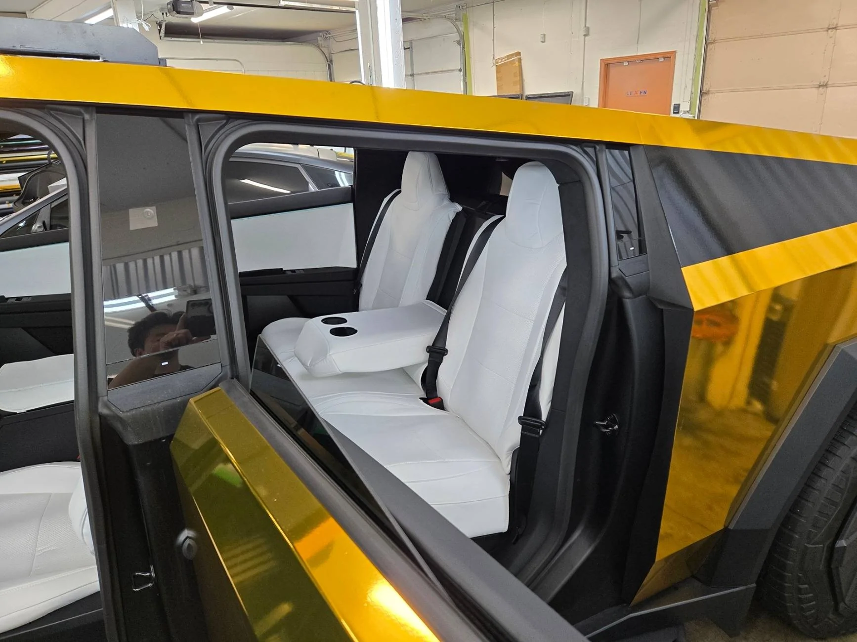 Tesla Cybertruck GOLD Vinyl Wrap & PPF Cybertruck -- Photos & Videos 20241120_171524