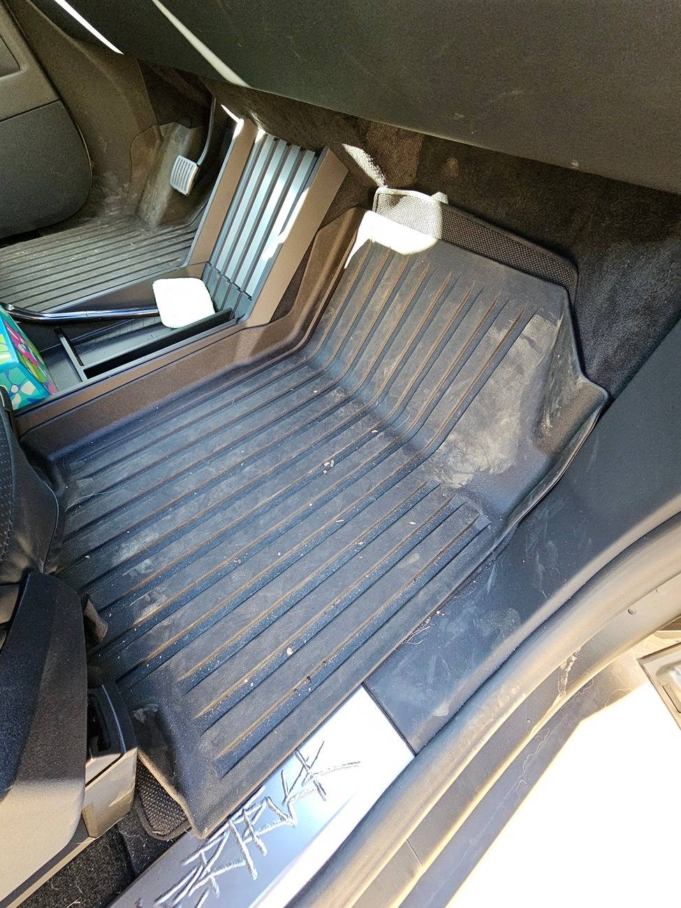 Tesla Cybertruck Finally... 3W Floor Mats for My Cybertruck 20241128_091638