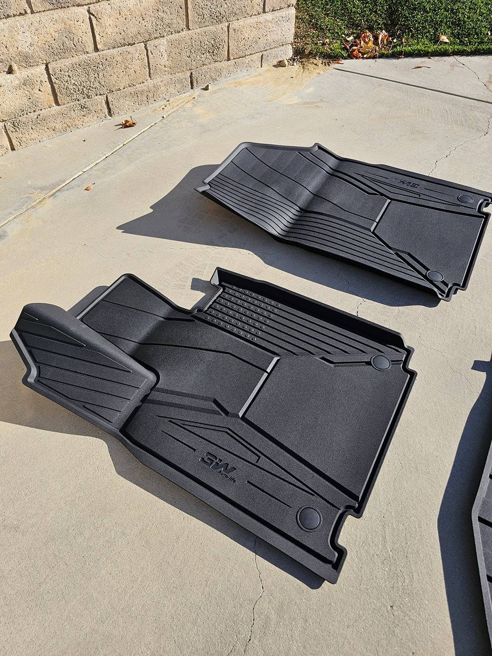 Tesla Cybertruck Finally... 3W Floor Mats for My Cybertruck 20241128_092034