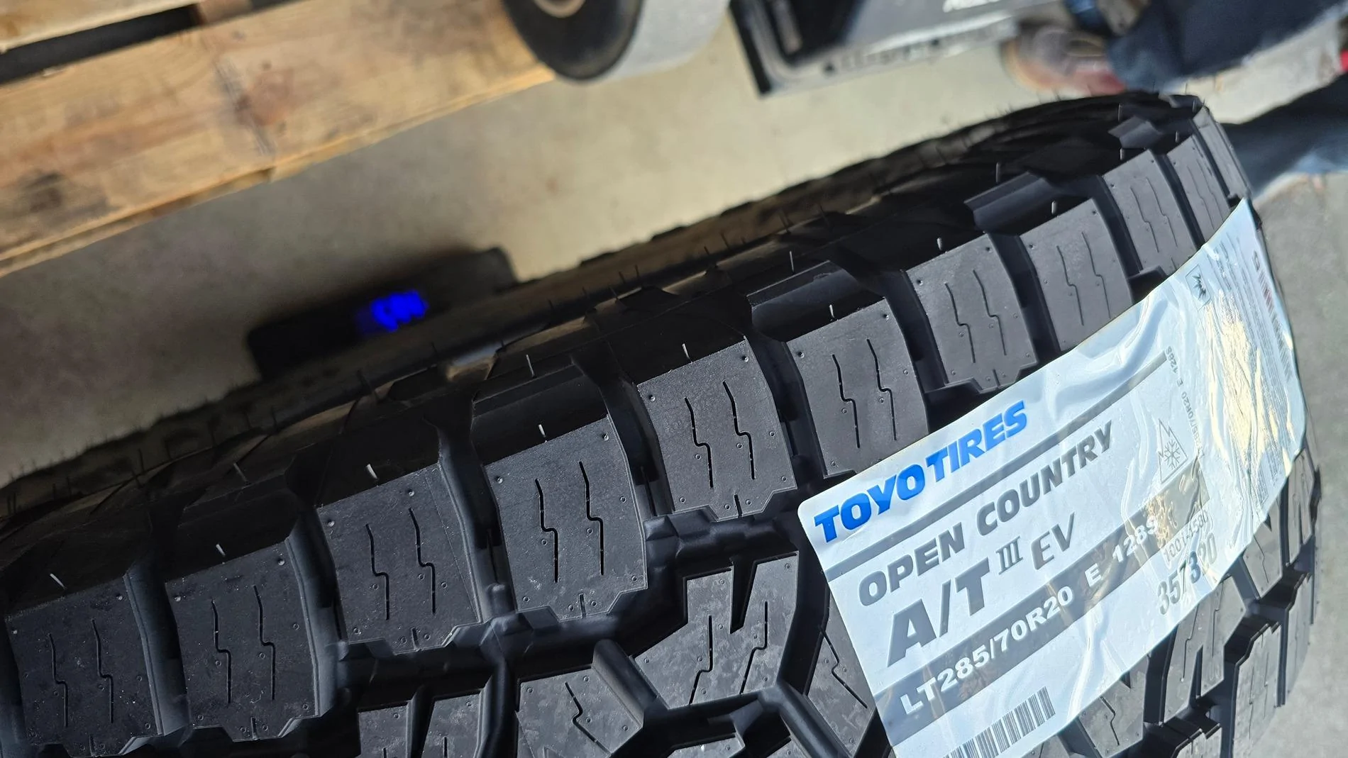 Tesla Cybertruck Toyo Open Country A/T III EV 20241202_160916