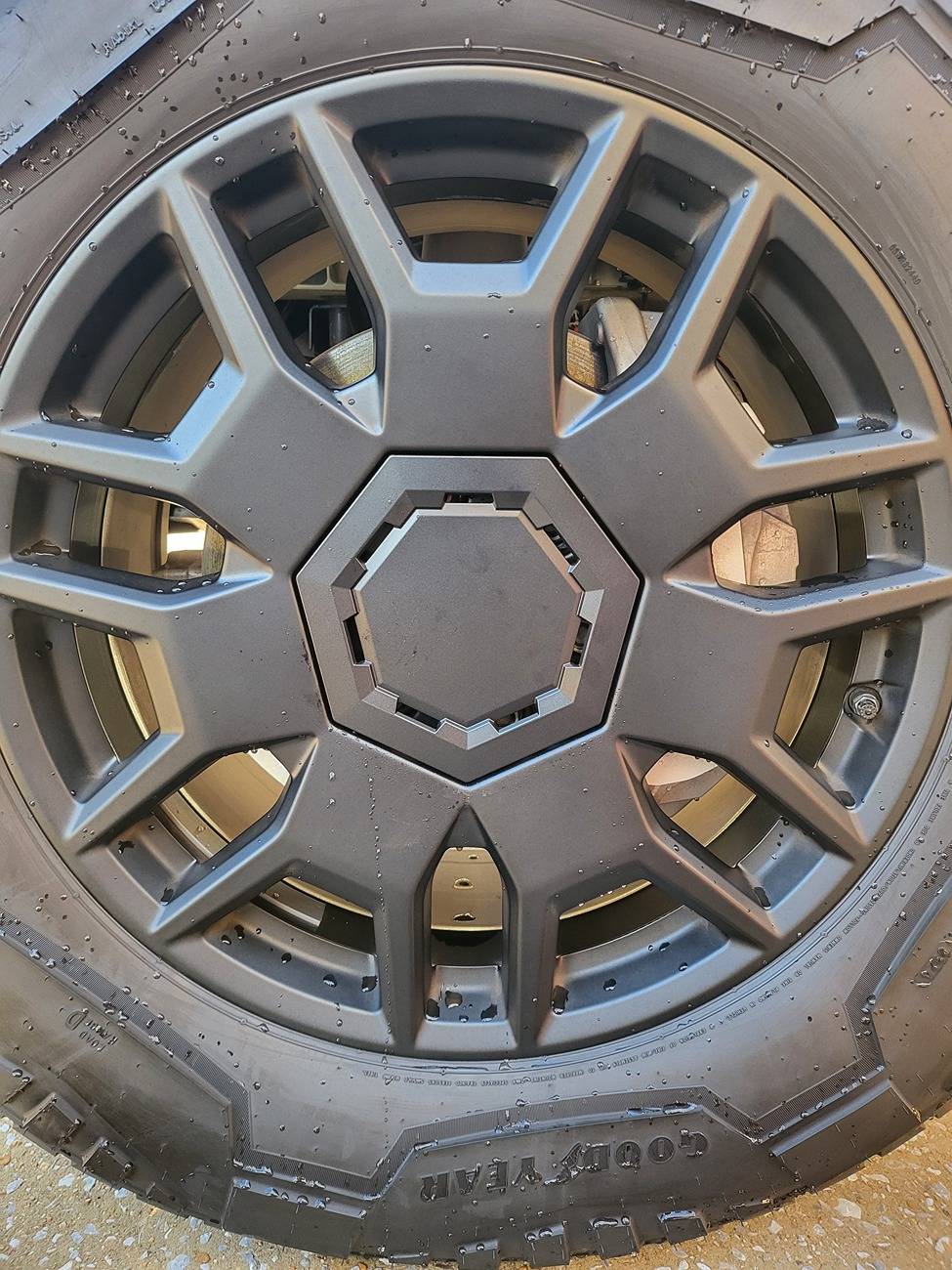 Tesla Cybertruck What did you do TO / WITH your Cybertruck today? 👨🏻‍🔧🧰🚿🛠 20250222_163815