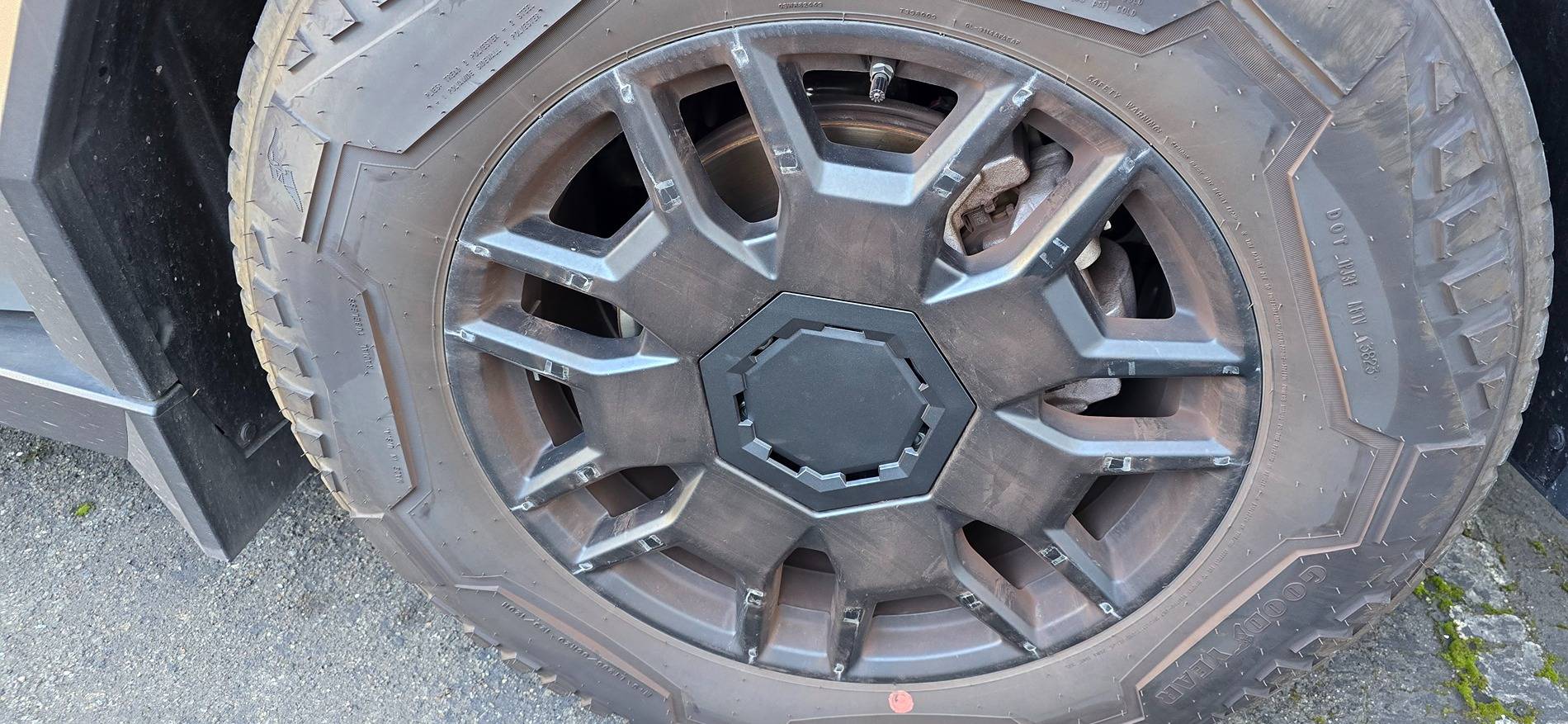 Tesla Roadster 2nd gen New wheel covers scratched all 4 of my rims 20250307_093735