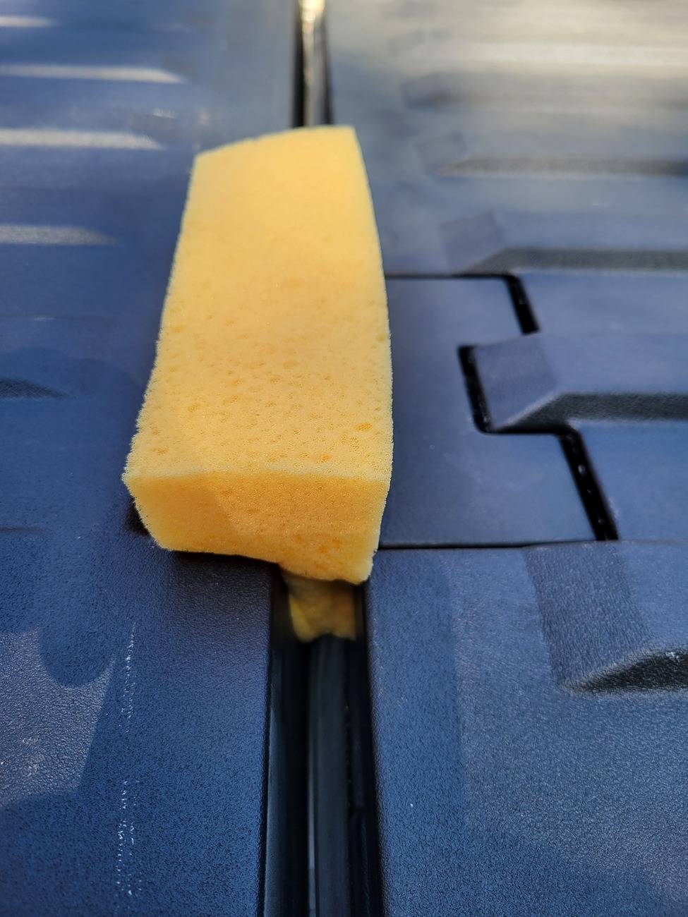 Tesla Cybertruck How to keep dust out of your truck bed when off-roading? 20250622_111101