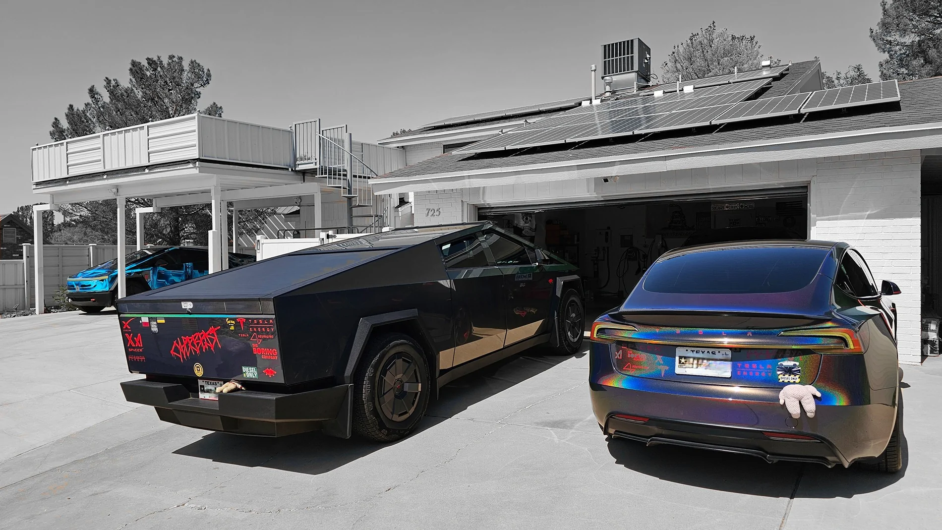 Tesla Cybertruck Cybertruck and U-Haul Car Hauler Towing MYP 20250710_104256