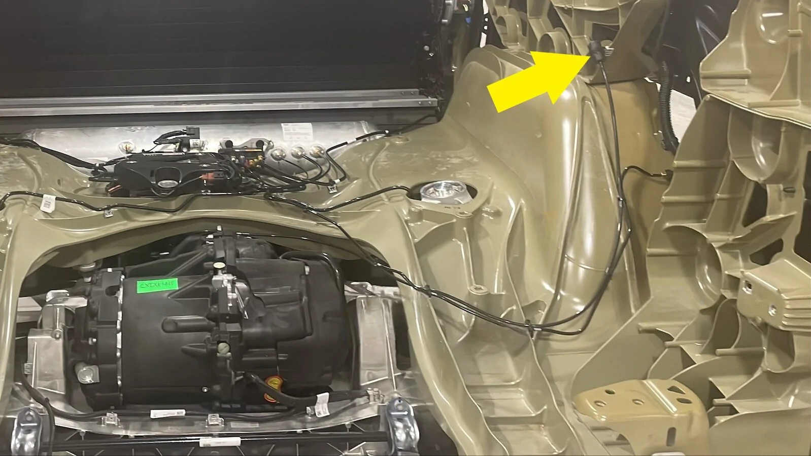 Tesla Roadster 2nd gen Delivery day - Air Suspension Issue 20250831_092815