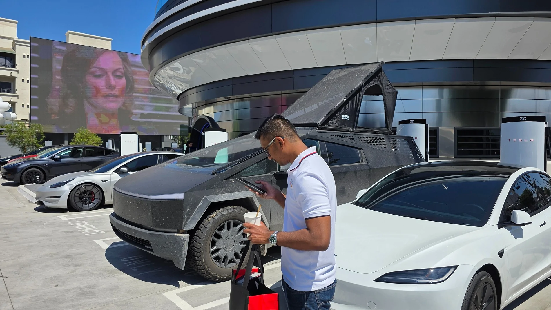 Tesla Cybertruck All You Need to Know About the Mars Aeroblade RTT 20250906_130135