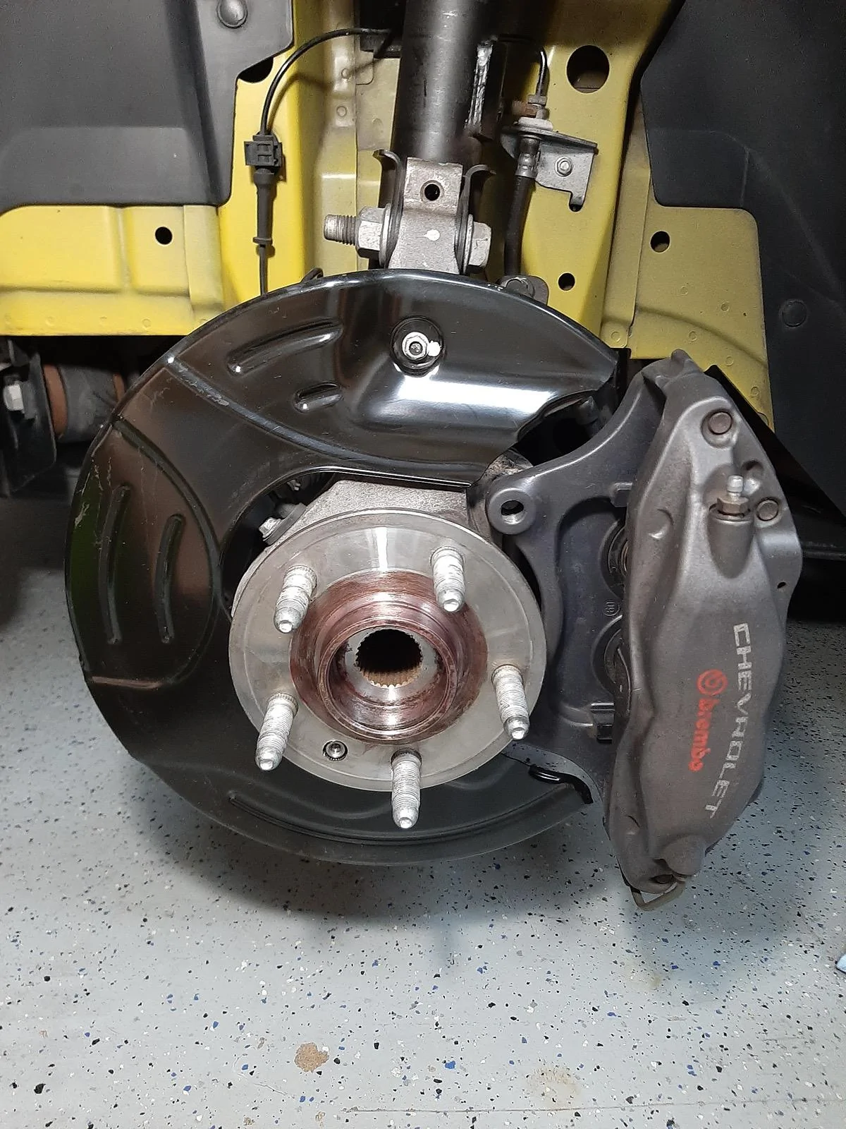 Tesla Roadster 2nd gen Rust in center of wheel hub? 27547