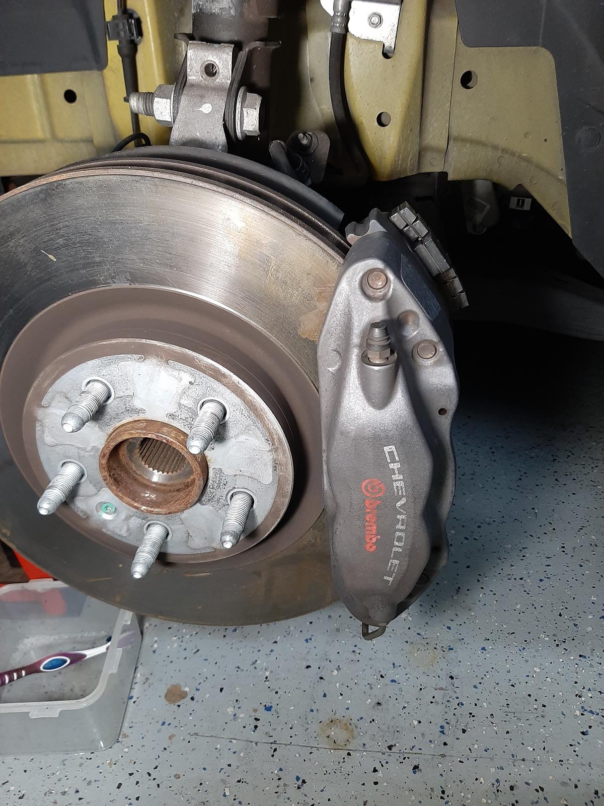 Tesla Roadster 2nd gen Rust in center of wheel hub? 27570