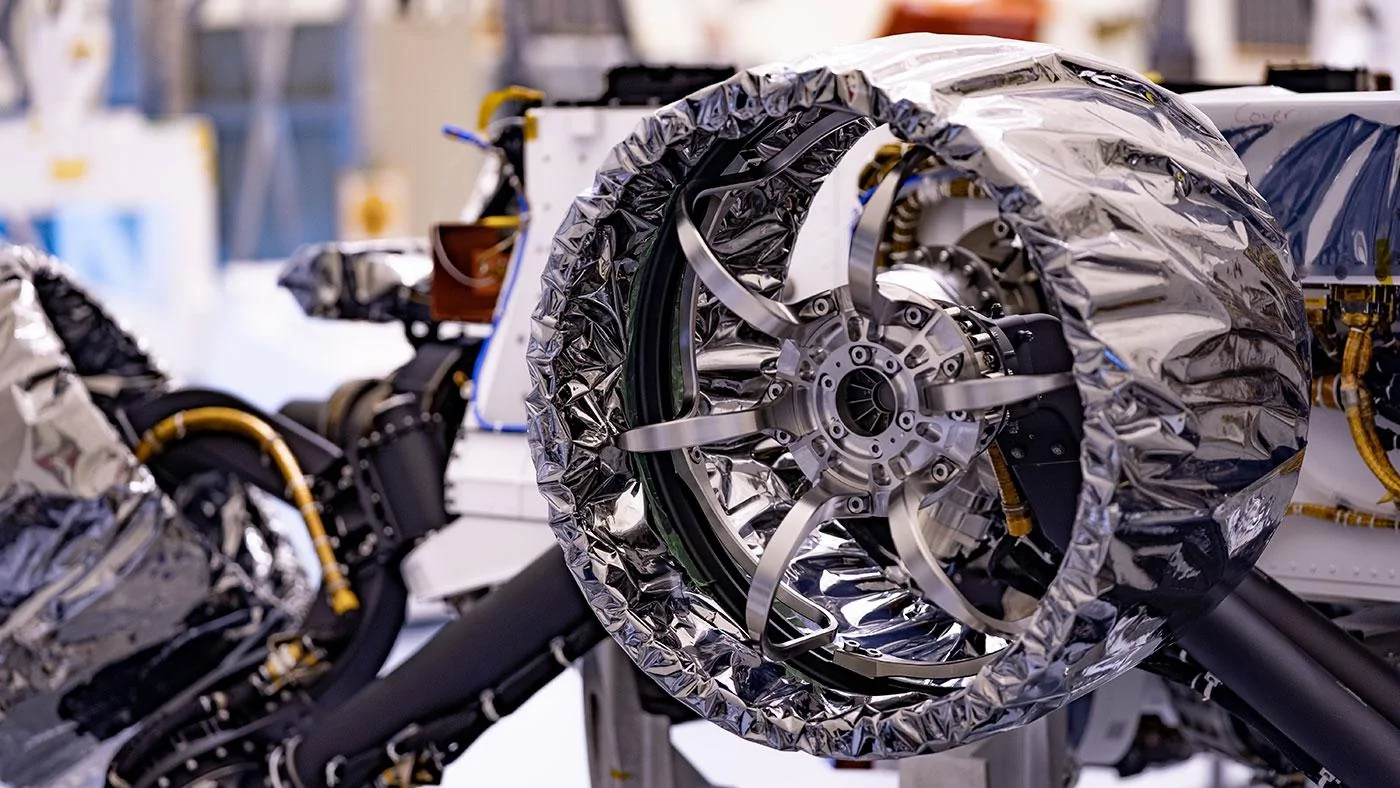 Tesla Roadster 2nd gen Rivian's plan for Rock Crawling is a low-range crawler gearbox. Is it something Cybertruck S.B. looking at? 2A61CFE2-EAC0-400E-8269-22E26BD2E090
