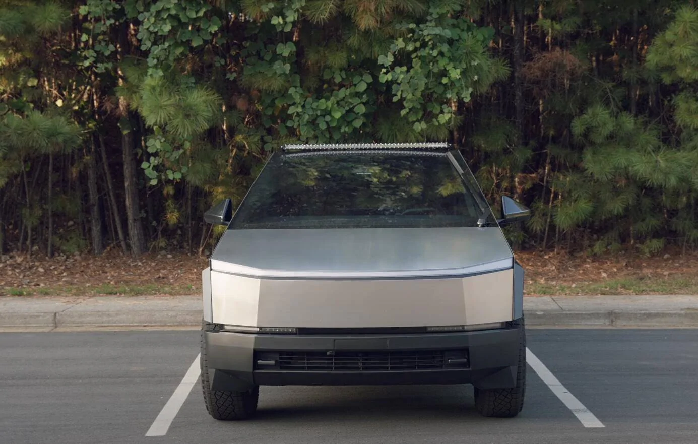 Tesla Cybertruck Hansshow roof light bar installed on Cybertruck - photos 4