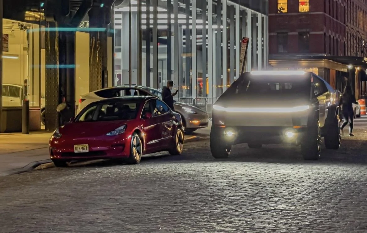 Tesla Roadster 2nd gen Cybertruck Lightbar Coming Soon for Foundation-Series Owners (Says Vehicle Program Manager) 41EA30B6-4F8A-4B3F-B65D-855FFC29EC27