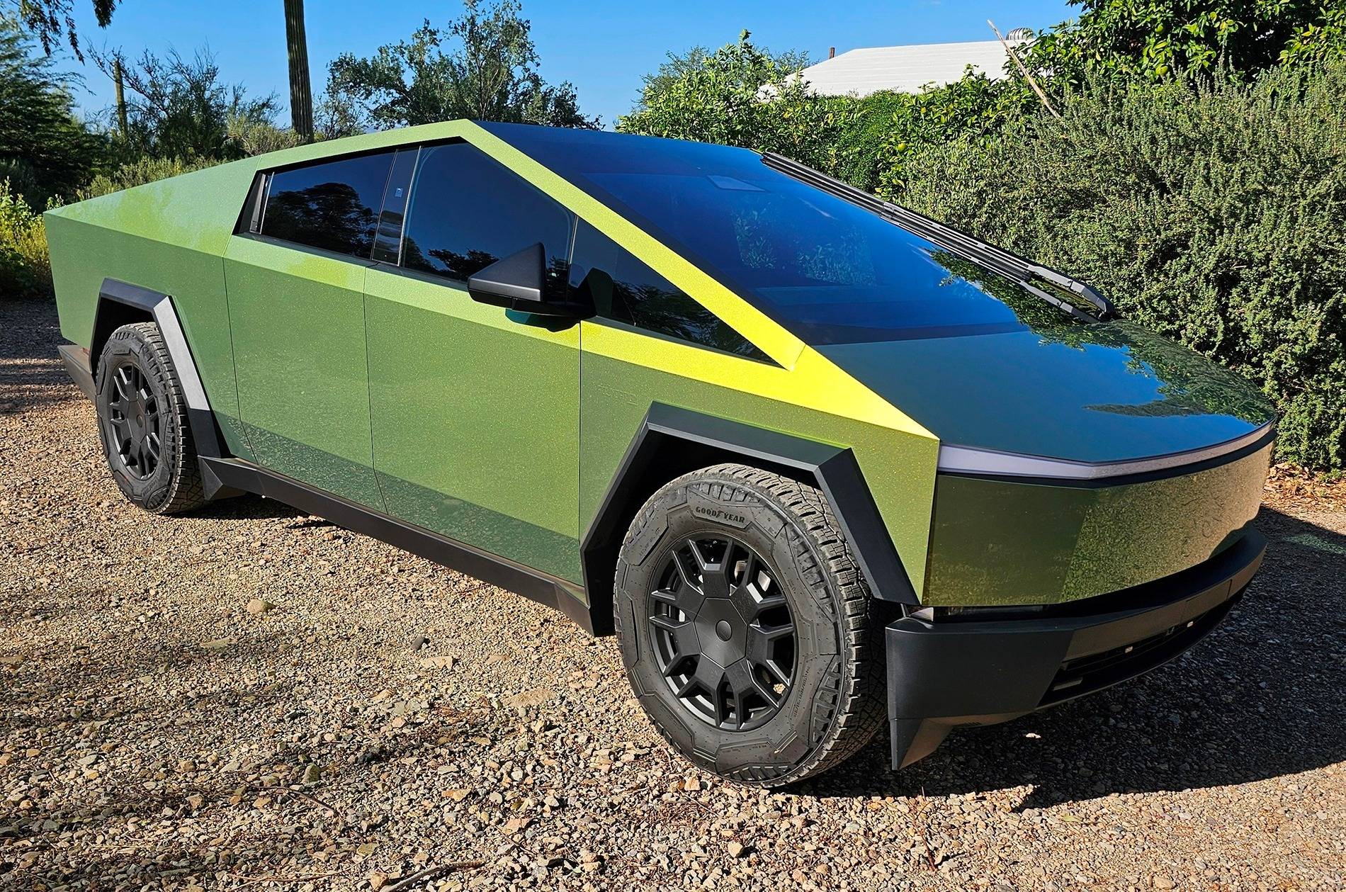 Tesla Cybertruck GREEN Vinyl Wrap & PPF Cybertruck -- Photos & Videos 459366844_8394097623946166_4000018072373899741_n