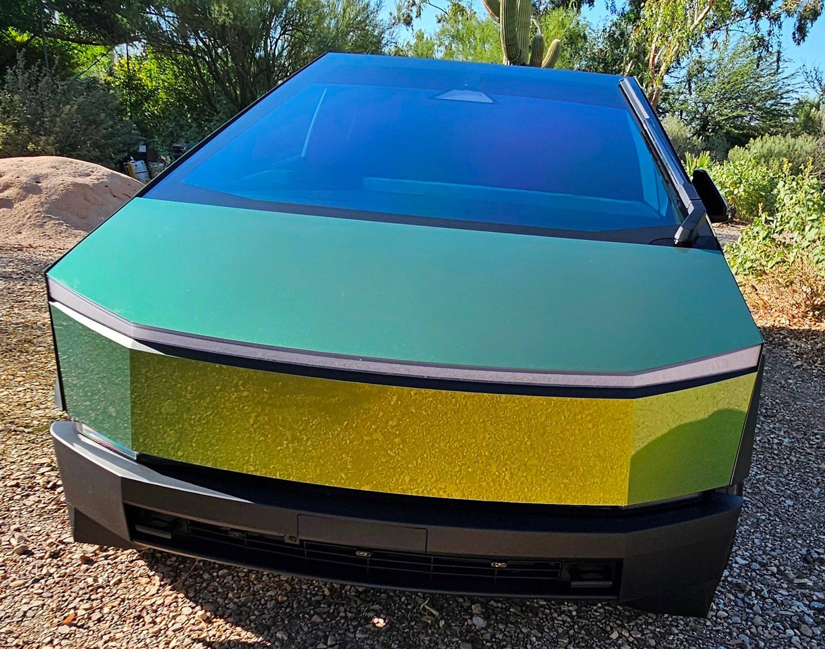Tesla Cybertruck GREEN Vinyl Wrap & PPF Cybertruck -- Photos & Videos 459578641_8394096093946319_5655319866714171691_n