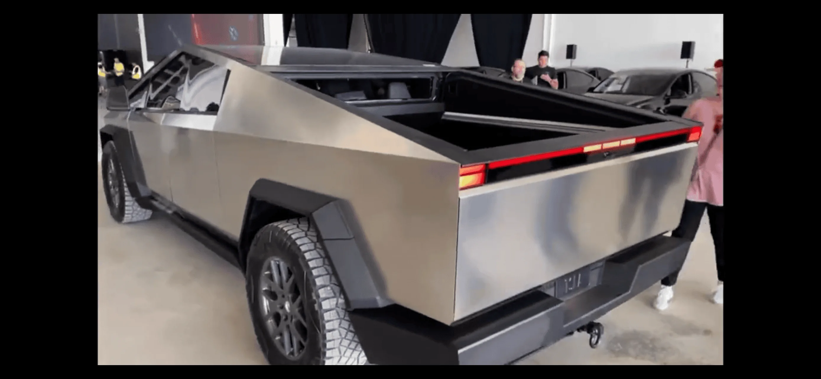 Tesla Roadster 2nd gen Electrical charging port location? 659C34F4-7A58-4A2B-B597-4E06B489F364