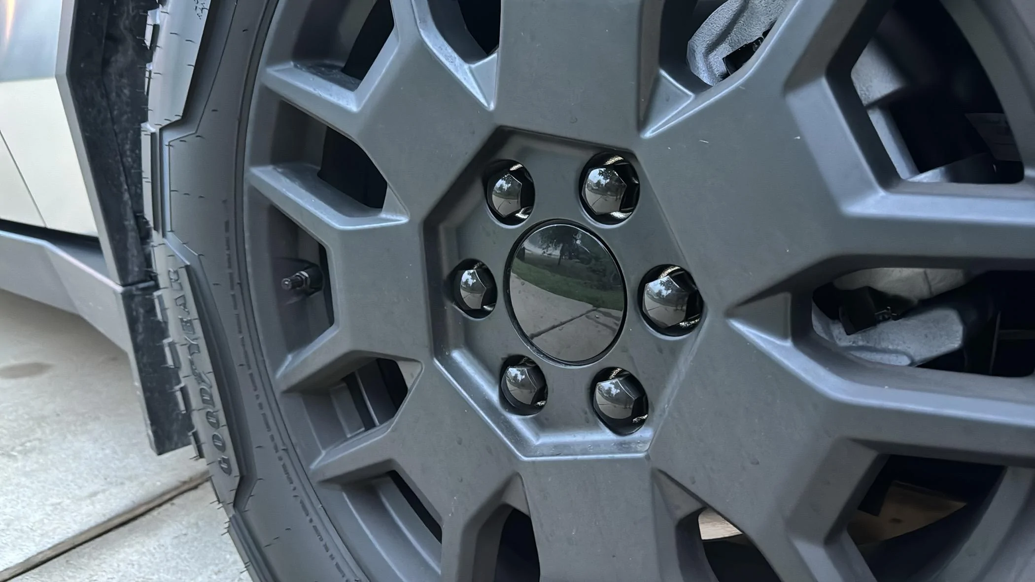 Tesla Roadster 2nd gen Rust in center of wheel hub? 717546B2-97D5-4815-A5DF-C1DBEF1356A6