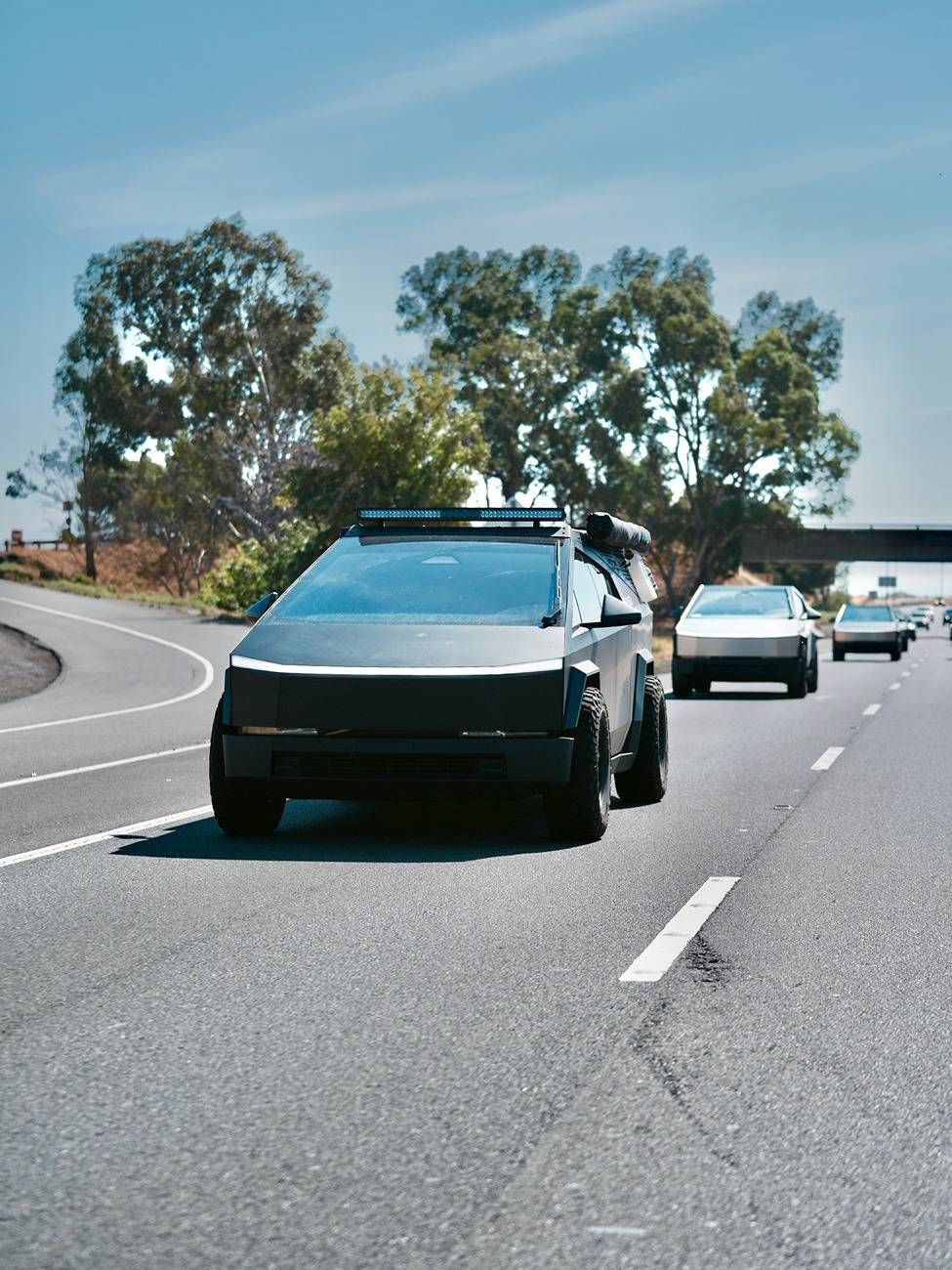 Tesla Cybertruck Who needs a boat when you have Wade Mode 8392b1a56fead87ee79fd24b28a7c092.JPG