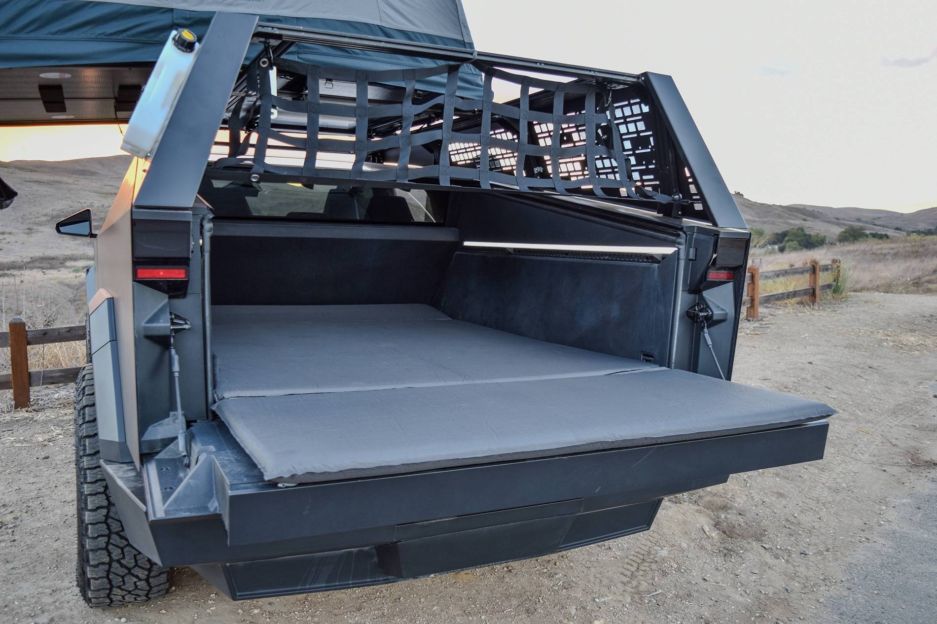 Tesla Cybertruck Portable Air Mattress Solutions for Perfect Rest in Your Cybertruck - CyberGear _cgi-bin_mmwebwx-bin_webwxgetmsgimg__&MsgID=4285663310417548293&skey=@crypt_bc83520e_0af6805a7