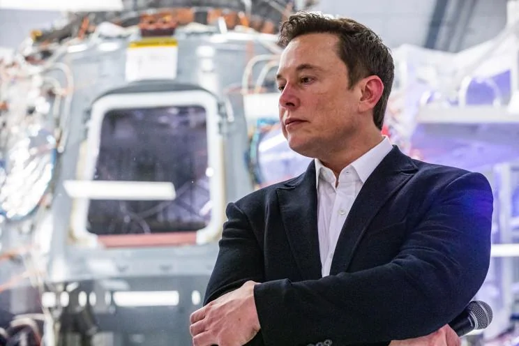 Tesla Roadster 2nd gen Amazon goes for jugular in FCC spat with Elon Musk over SpaceX internet plans amazon-blasts-elon-musk-spacex