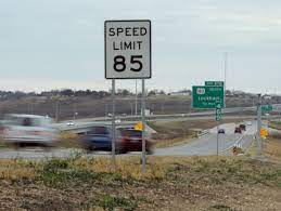 Tesla Cybertruck Cybertruck 80mph Efficiency / Range test (closed vs open tonneau) b0UhBBwKisBTCuv2mIgC9iyWYhkKUwGi0x30cP9Y8&usqp=CAU