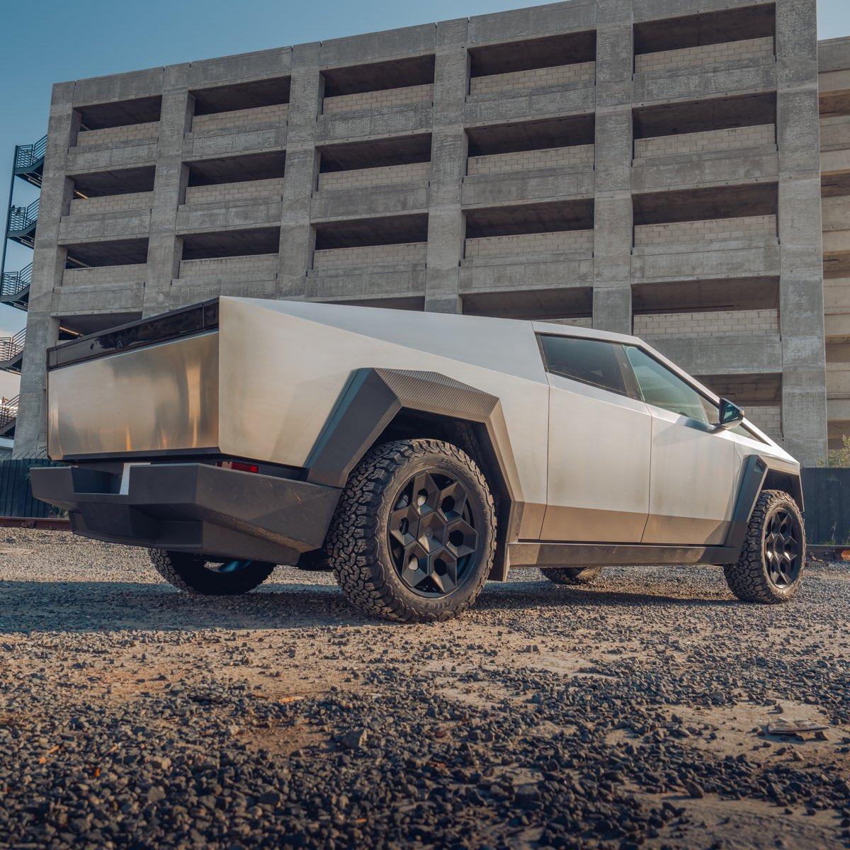 Tesla Cybertruck Cybertruck Aftermarket Wheels & Tires Photos + Info Compilation bon-wide-fenders-and-22-inch-cyberhex-wheels1-jpe