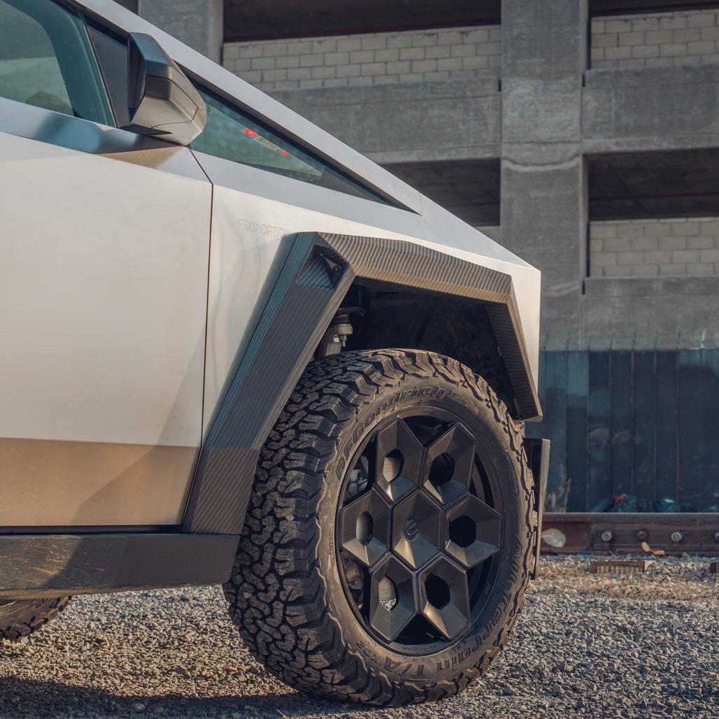 Tesla Cybertruck Cybertruck Aftermarket Wheels & Tires Photos + Info Compilation bon-wide-fenders-and-22-inch-cyberhex-wheels2-jpe